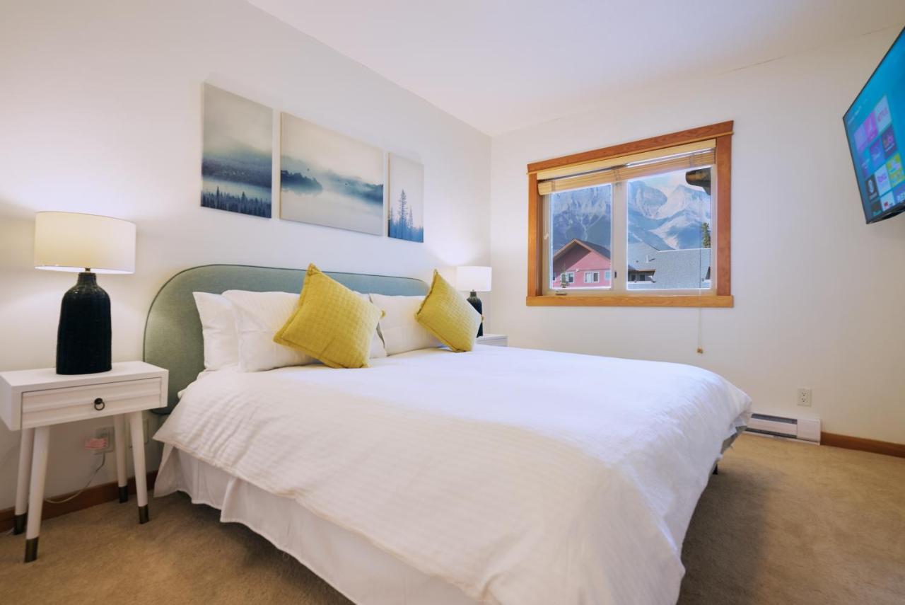 Mtn View Escape With King Size Bed With Outdoor Pool - Banff Pass Included! Lägenhet Canmore Exteriör bild